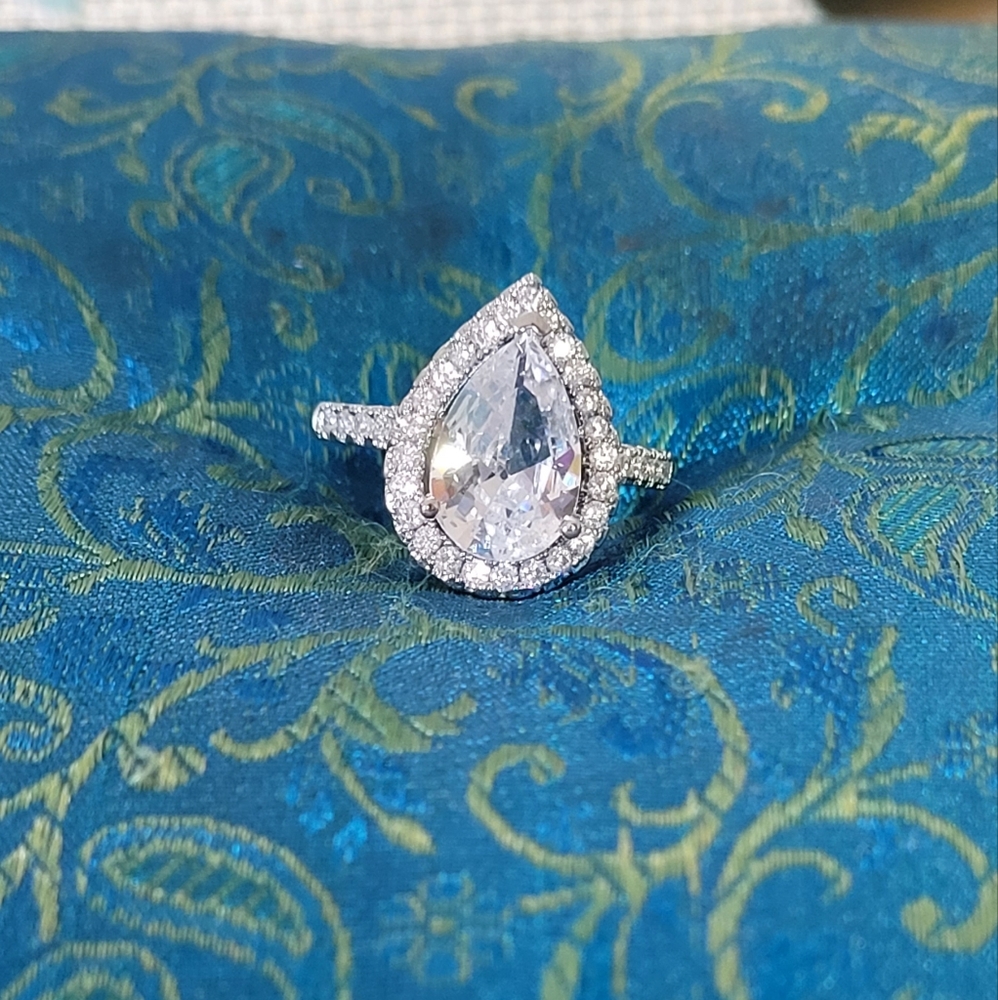 925 Sterling Silver Teardrop Shaped White Zircon Ring - Picture 6 of 6